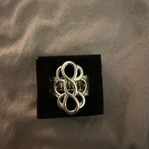 💍5/$5💍 Elegant Silver Infinity Ring (Elastic Band)